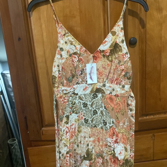 NWT• Jessica Simpson• Size S• Antique Floral Pleated Maxi Dress - Picture 2 of 6